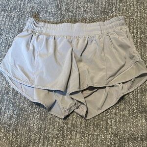 Lululemon hotty hot lined short 2.5” size 8
